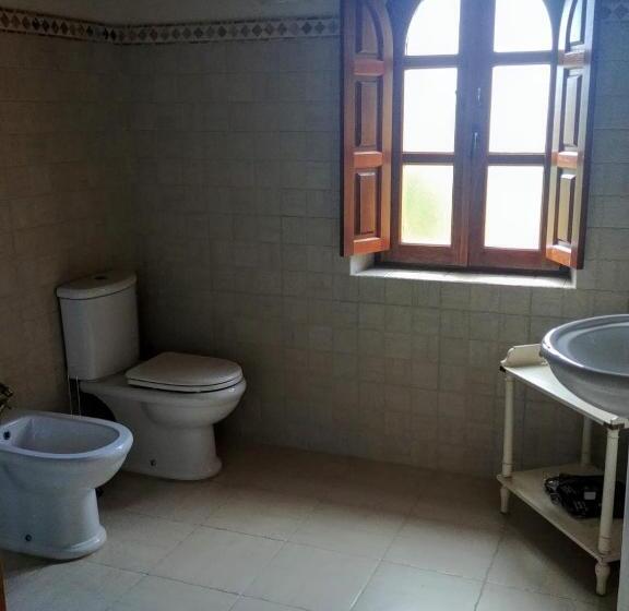 סוויטה משפחתית, Trisileja En Novales