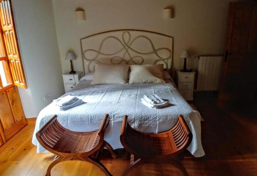 סוויטה משפחתית, Trisileja En Novales