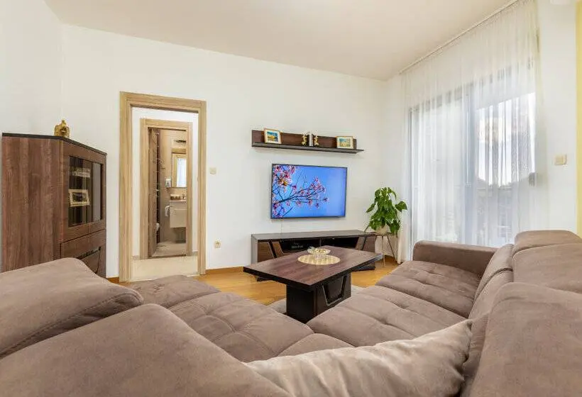 آپارتمان 1 خوابه, Apart Hotel Ms Katunjanin
