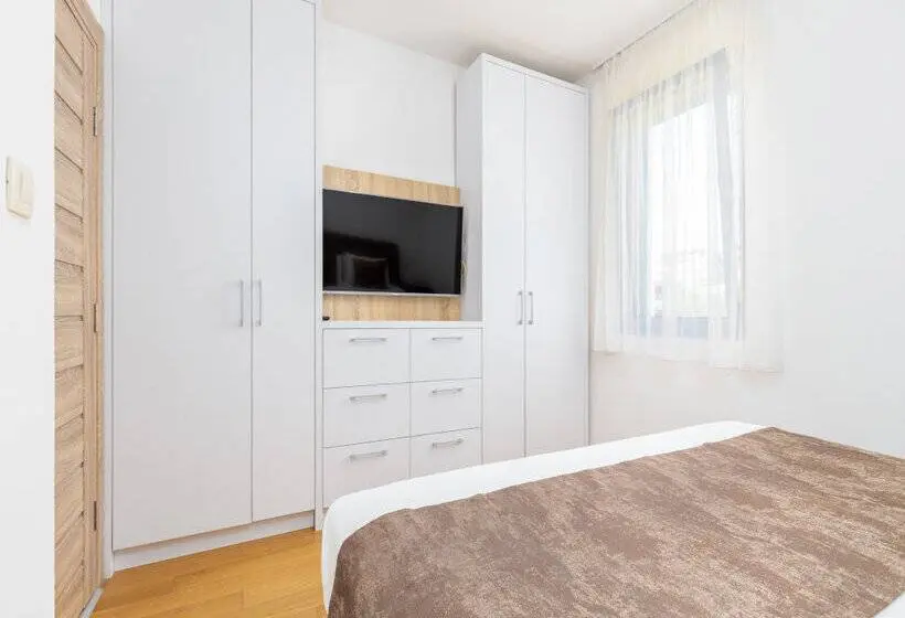 آپارتمان 3 خوابه, Apart Hotel Ms Katunjanin