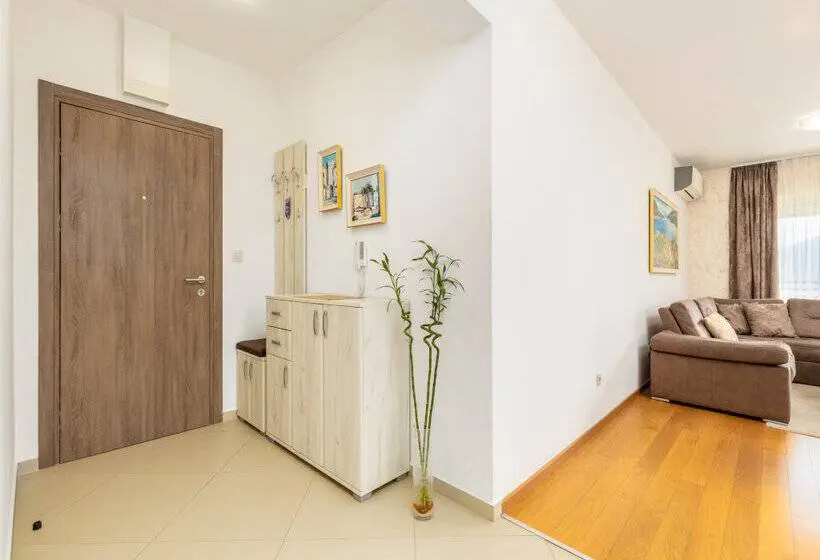 آپارتمان 3 خوابه, Apart Hotel Ms Katunjanin