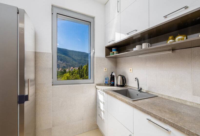 آپارتمان 3 خوابه, Apart Hotel Ms Katunjanin