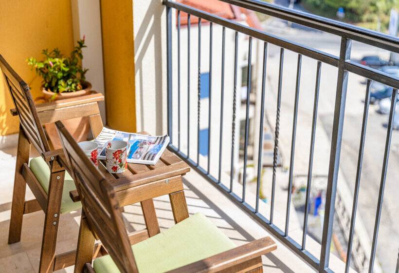 آپارتمان 3 خوابه, Apart Hotel Ms Katunjanin