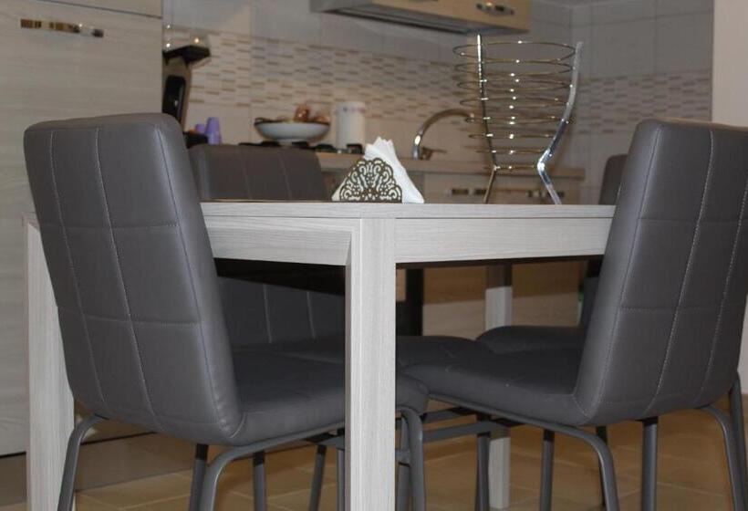 四人高级间, Domus Del Borgo Antico