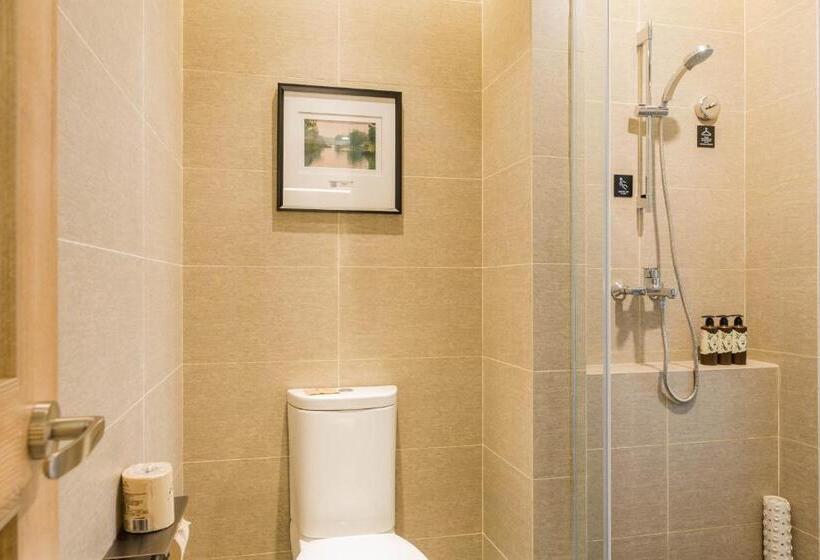 Pokój Rodzinny, Atour