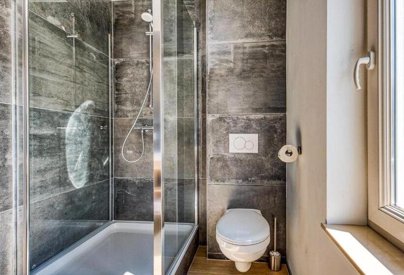 标准间带湖景, L'avenue