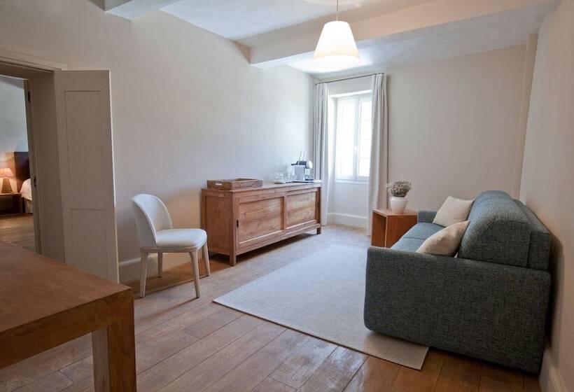 סוויטה, Maison Hache