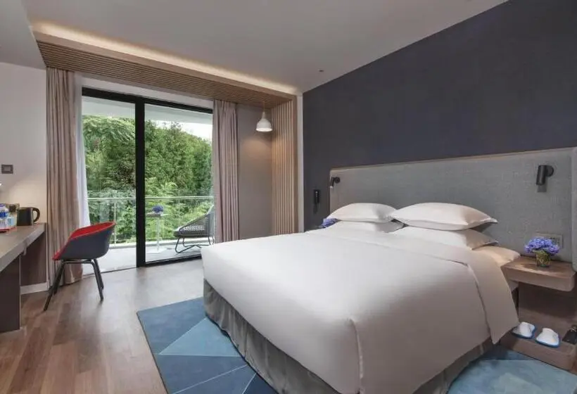 キングサイズベッドのスタンダードルーム, Holiday Inn Express Qiliping, An Ihg