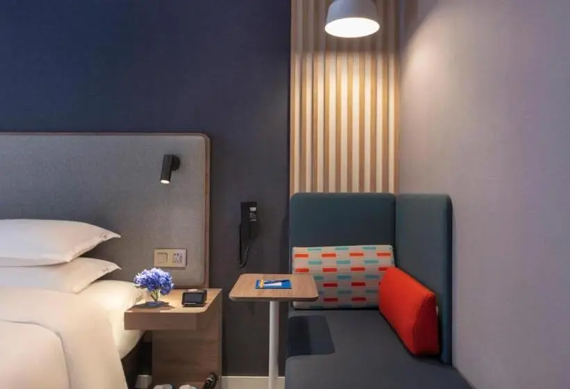 キングサイズベッドのスタンダードルーム, Holiday Inn Express Qiliping, An Ihg