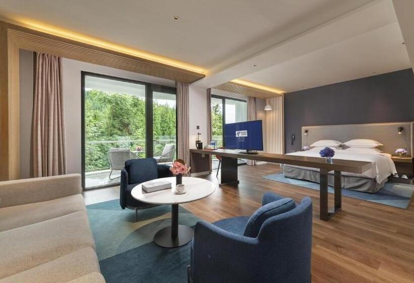 Svit, Holiday Inn Express Qiliping, An Ihg