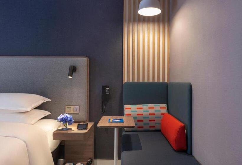 Superior Rum, Holiday Inn Express Qiliping, An Ihg