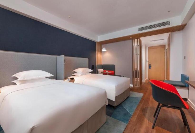 Superior Rum, Holiday Inn Express Qiliping, An Ihg