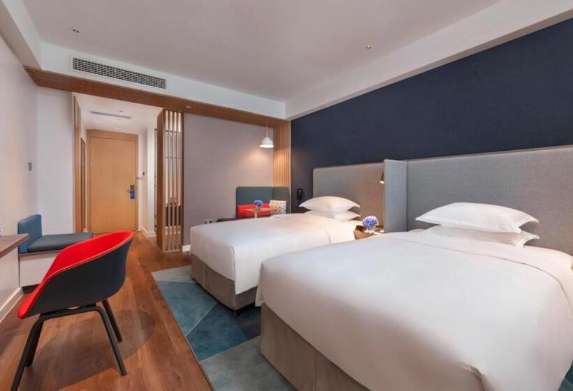 Superior Rum, Holiday Inn Express Qiliping, An Ihg