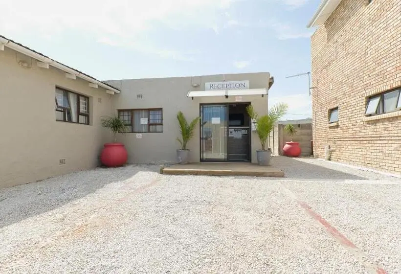 سوییت خانوادگی, Royal Palms Guest House