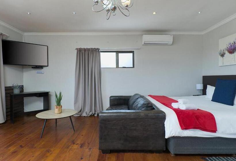 سوییت خانوادگی, Royal Palms Guest House