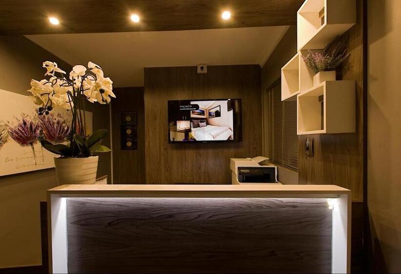 اتاق اکونومی, Royal Palms Guest House