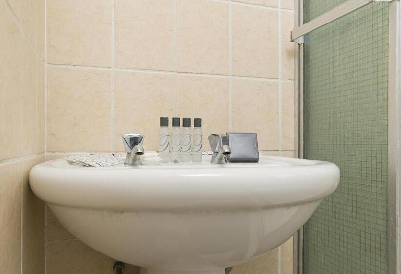 اتاق خانوادگی, Royal Palms Guest House