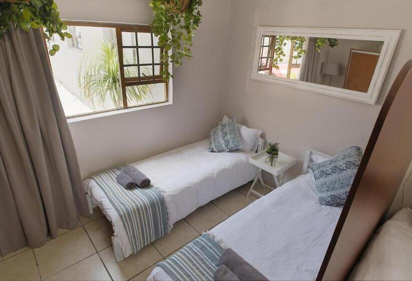 اتاق خانوادگی, Royal Palms Guest House