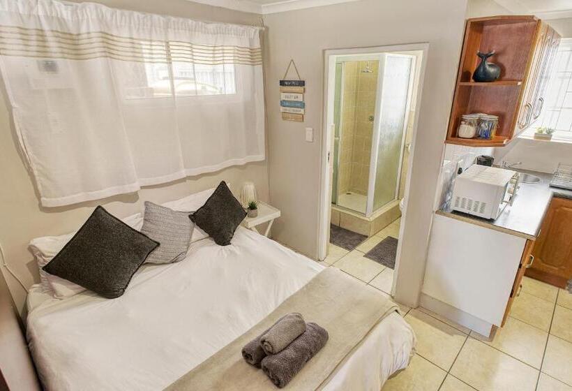 اتاق خانوادگی, Royal Palms Guest House