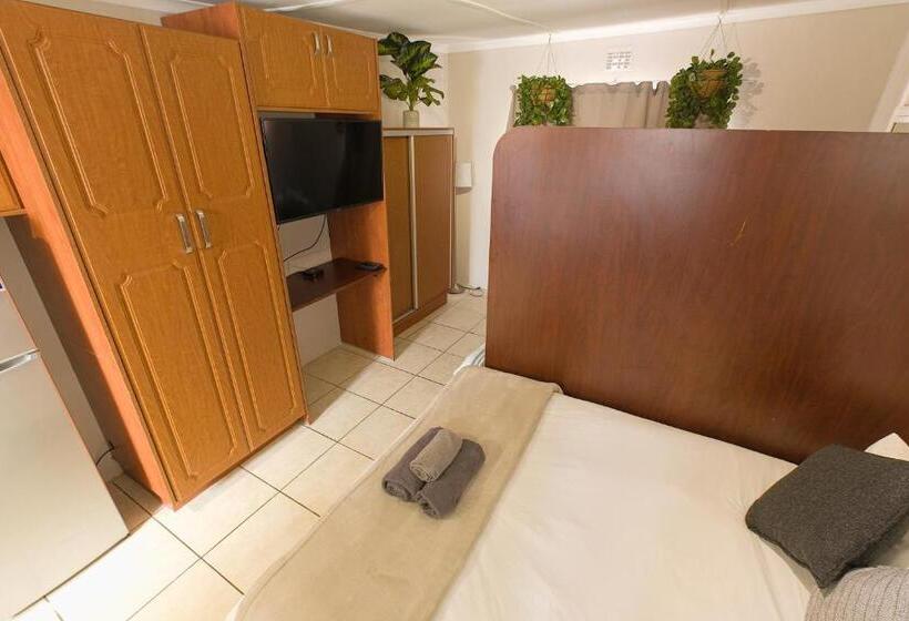 اتاق خانوادگی, Royal Palms Guest House