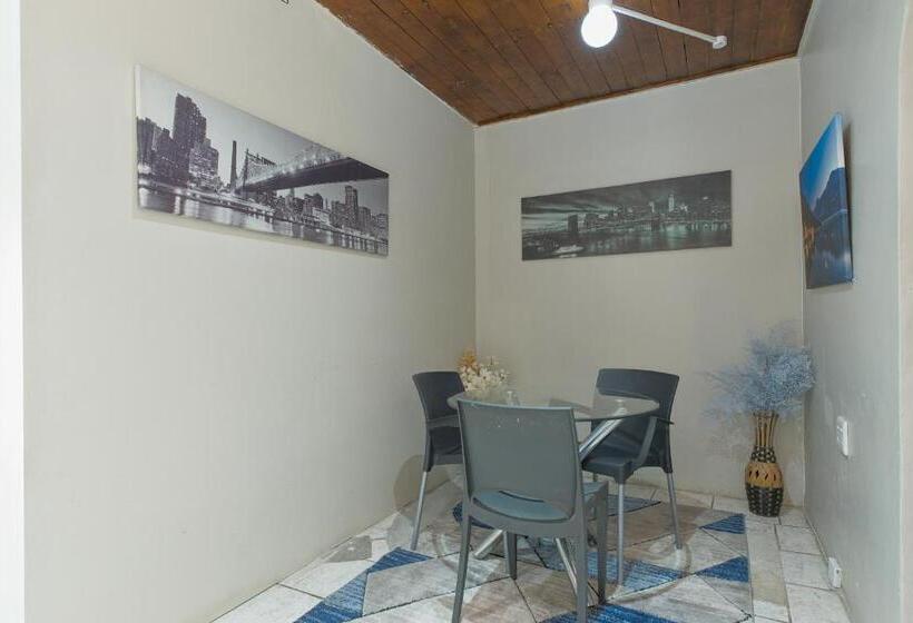 Дом 4 Спальни, Royal Palms Guest House