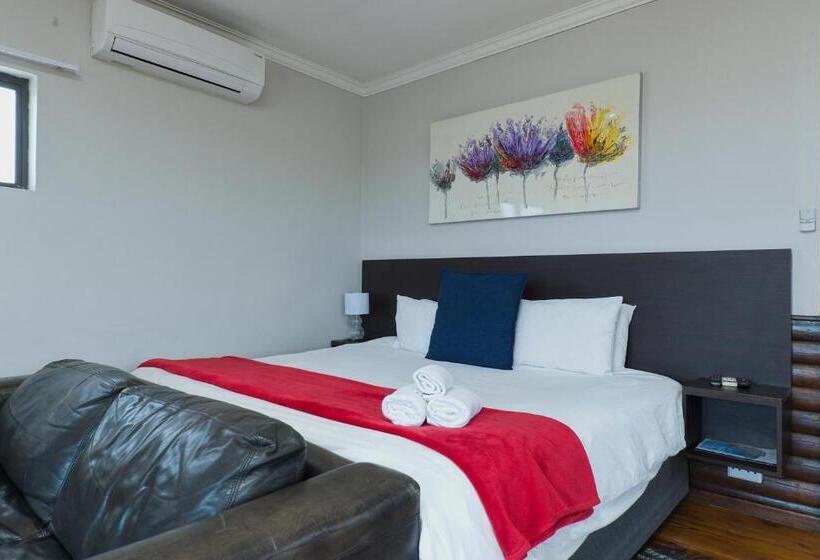 سوییت خانوادگی, Royal Palms Guest House