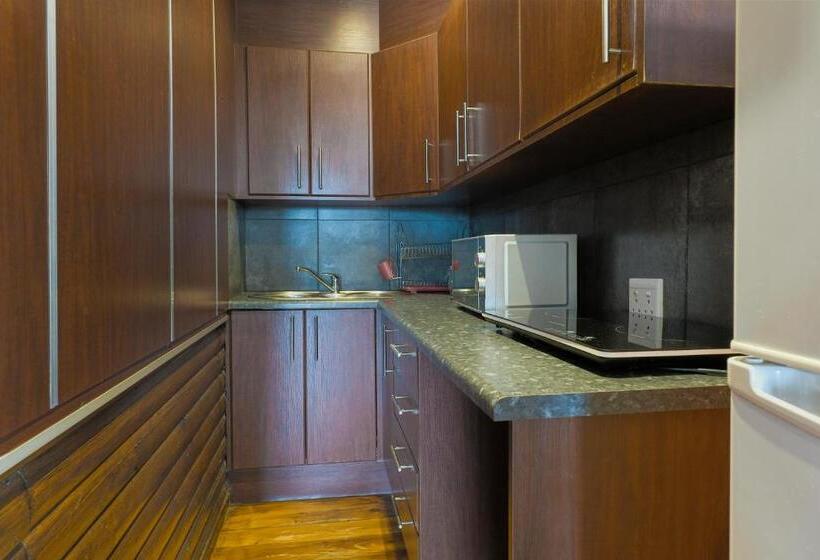 سوییت خانوادگی, Royal Palms Guest House