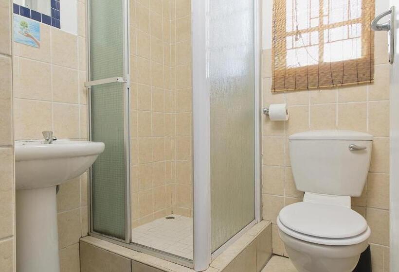 اتاق خانوادگی, Royal Palms Guest House