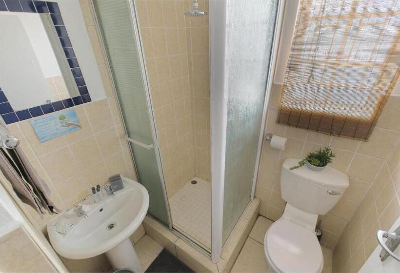 اتاق خانوادگی, Royal Palms Guest House