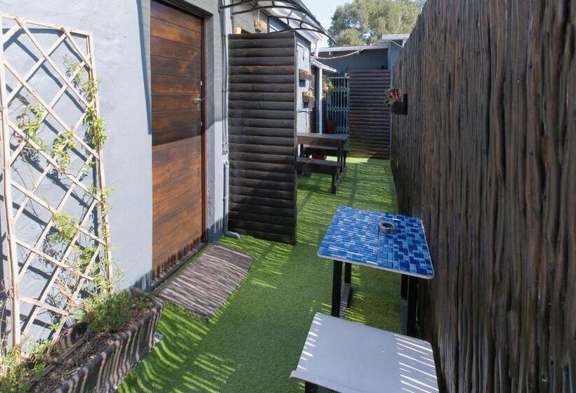 اتاق خانوادگی, Royal Palms Guest House