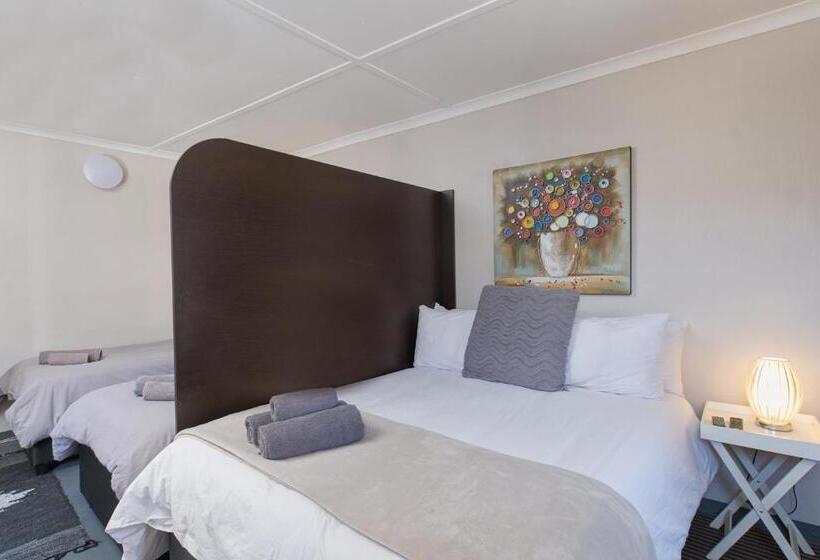 استودیو خانوادگی, Royal Palms Guest House