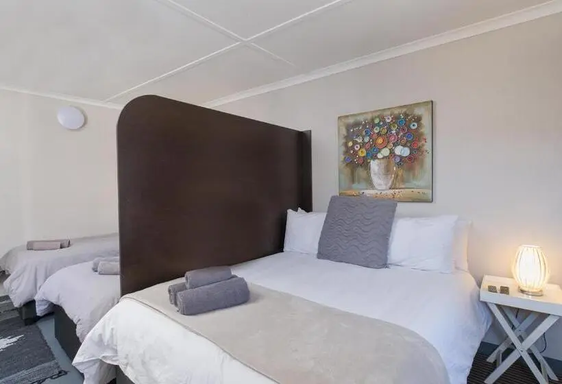 استودیو خانوادگی, Royal Palms Guest House