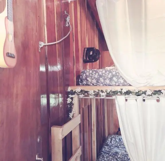 تختخواب در اتاق مشترک, Woodstock Hostel