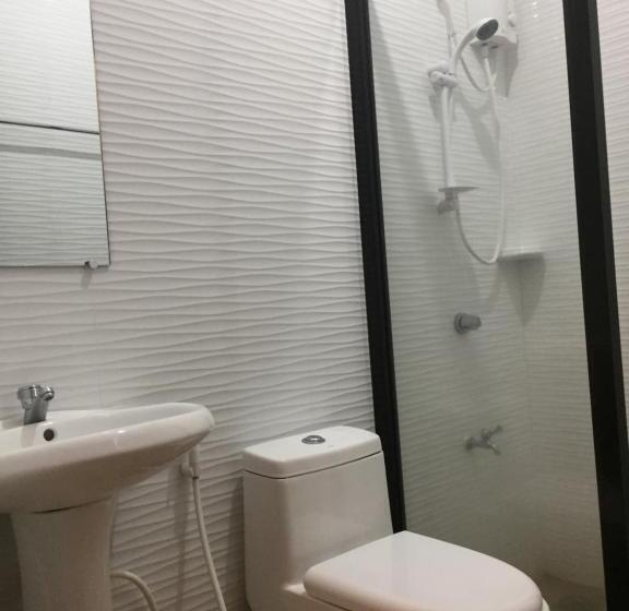 اتاق کلاس بیزنس, Hollywood Suites