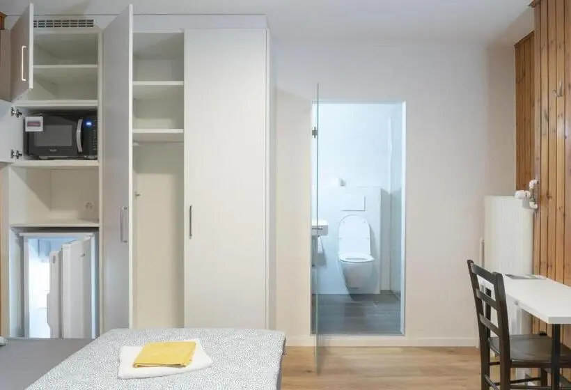 スタンダードスタジオ, Hôtel Du Cheval Blanc
