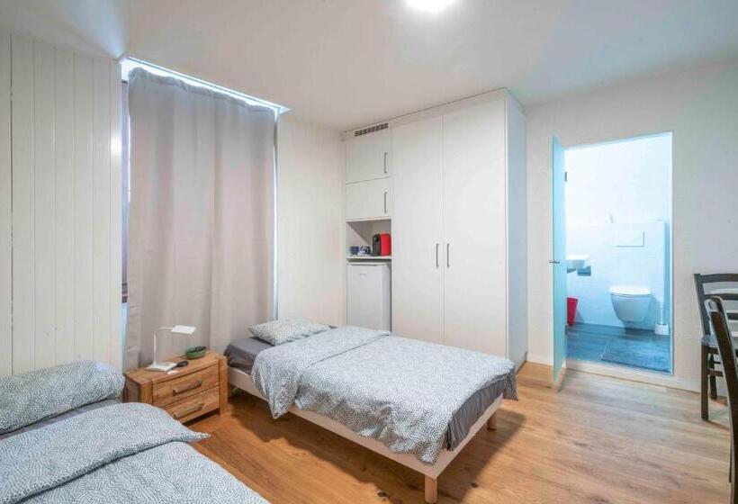 デラックススタジオ, Hôtel Du Cheval Blanc