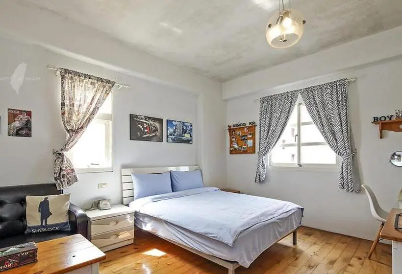 اتاق اکونومی, Remis Villa