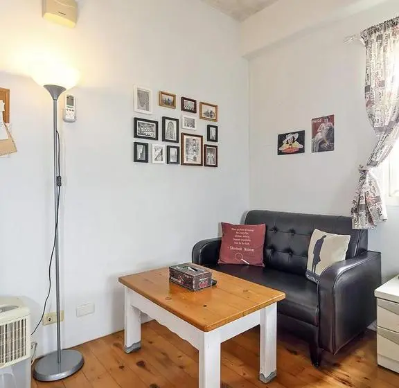 اتاق اکونومی, Remis Villa