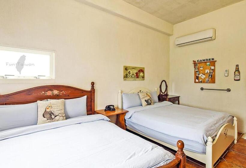 اتاق استاندارد چهار تخته, Remis Villa