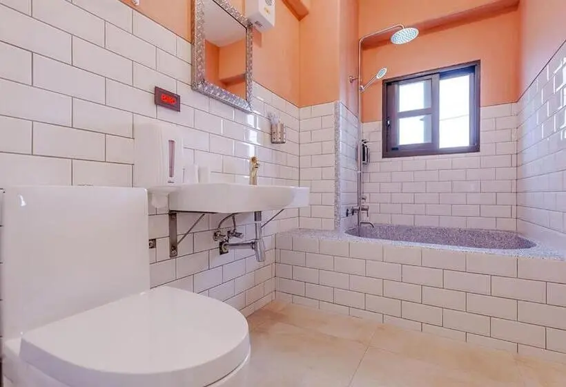 اتاق لوکس, Remis Villa