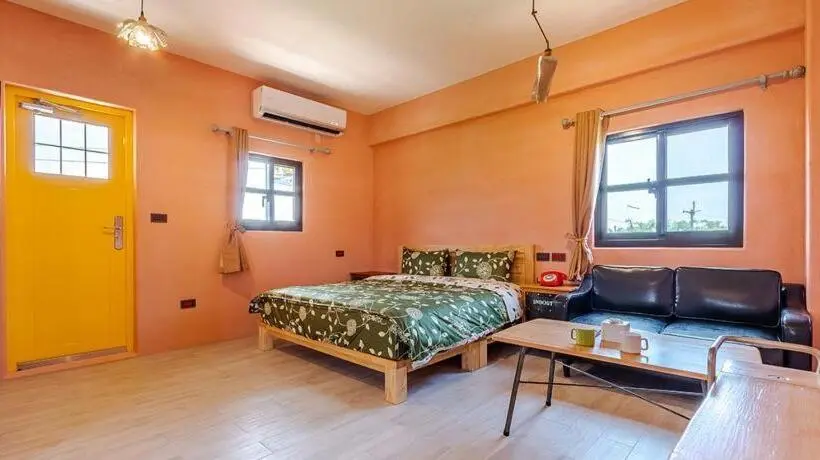 اتاق لوکس, Remis Villa