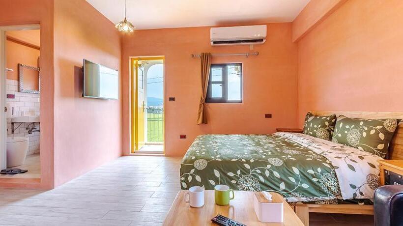 اتاق لوکس, Remis Villa