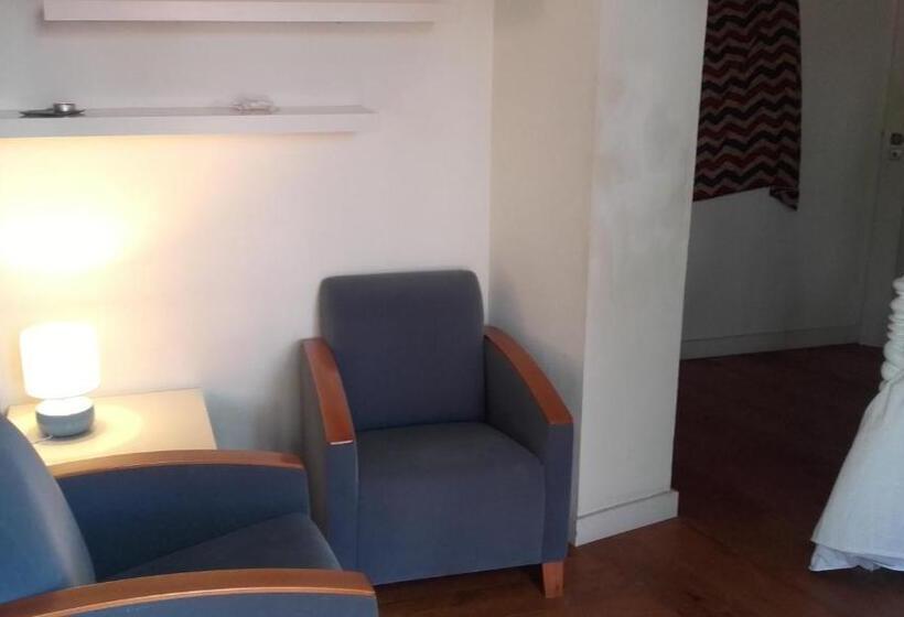 غرفة قياسية ثلاثية, Casa Dos Ingleses