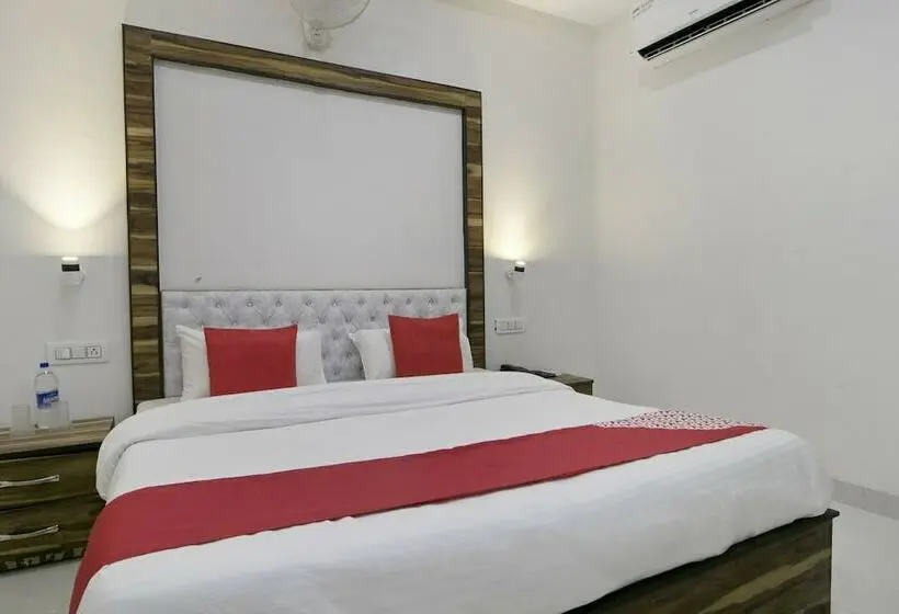 اتاق لوکس, Oyo 37441 Crown Resorts