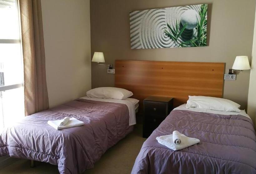 חדר משפחתי, Sotel Valle Guadiaro