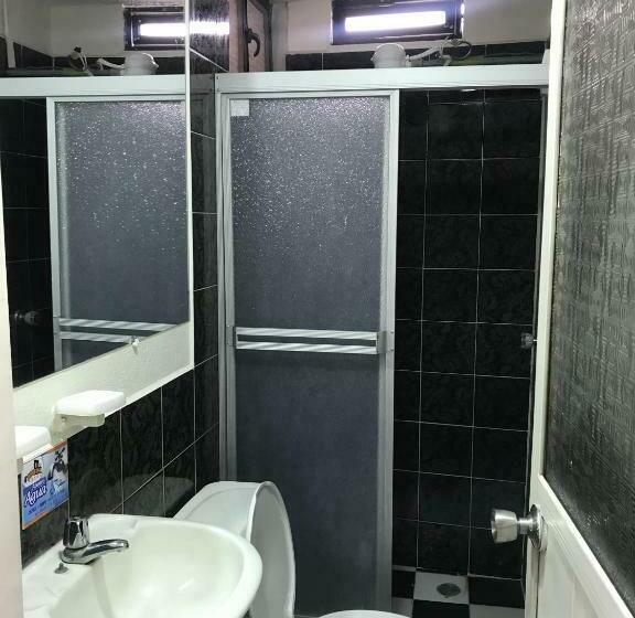 اتاق استاندارد سه نفره, The Bronx