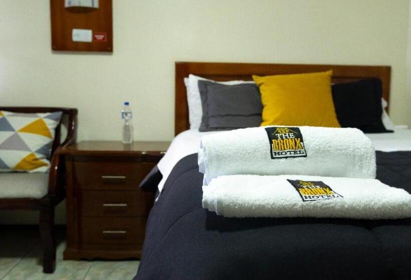 اتاق استاندارد, The Bronx