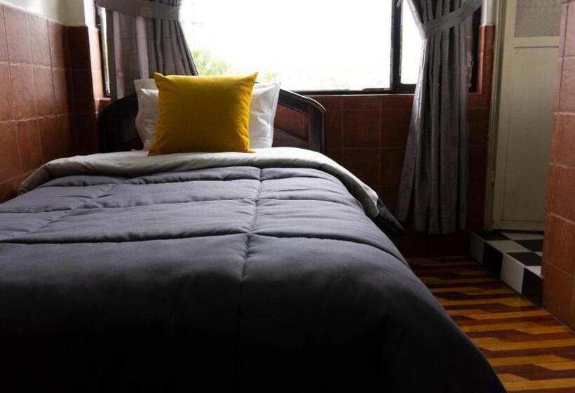 اتاق خانوادگی, The Bronx