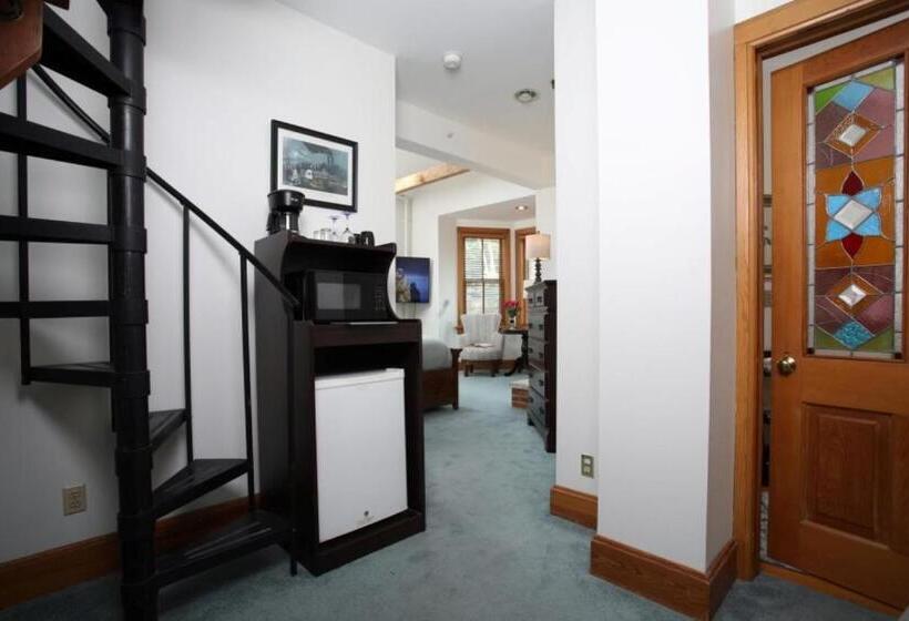 キングサイズベッドのスイートルーム, Riverboat Suites