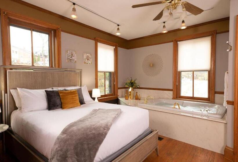 디럭스 스위트, Riverboat Suites